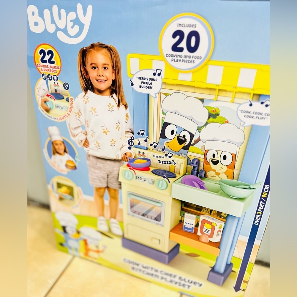 Bluey Kitchen Playset, 20+ Sounds, Phrases, Music and Lights, Ages 3+, Toddler
